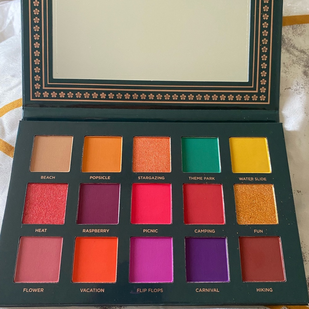 NOSTALGIA eyeshadows palette by ACE BEAUTÉ
